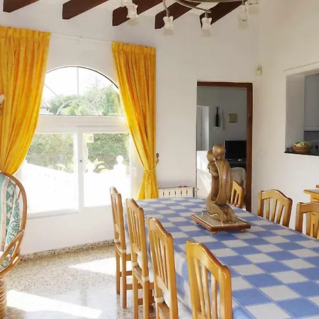 Disfrute Del Relax La Privacidad Y La Comodidad En Esta Villa Con Piscina * カルプ