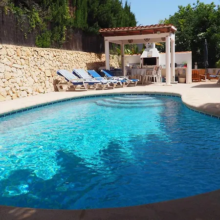 Disfrute Del Relax La Privacidad Y La Comodidad En Esta Villa Con Piscina